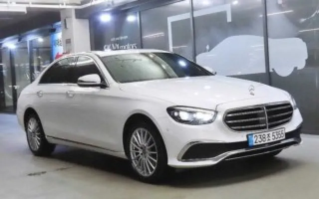 중고자동차 E-클래스 W213 E220d 4MATIC 익스클루시브 매물 사진 4 - 2023/09 58,460km